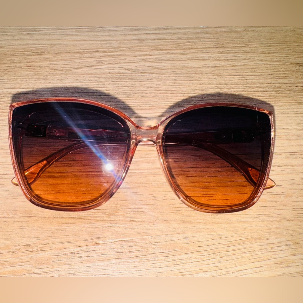 Brown Oversized Cat-Eye Sunglasses with Gradient Lenses